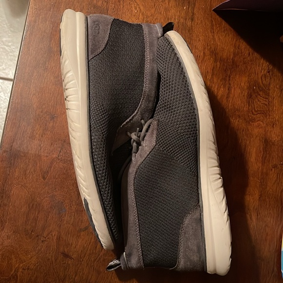 Men’s uggs dark gray shoes size 11 - Picture 2 of 4